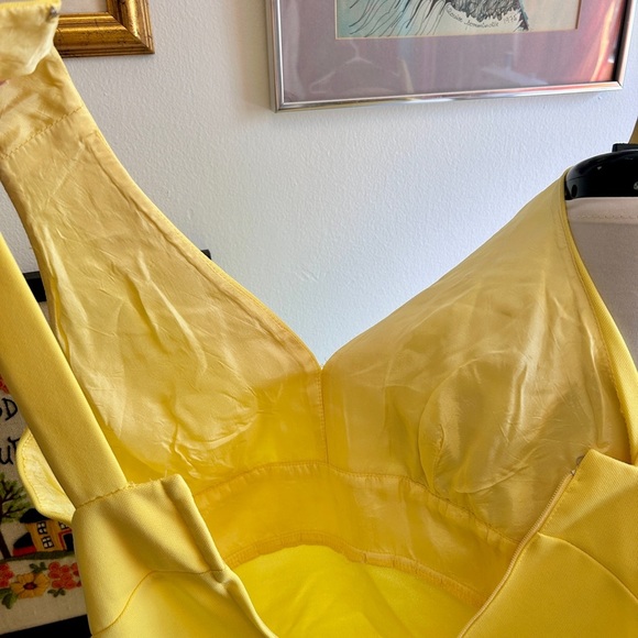 1970s Vintage Sunny Yellow Halter Back Day Dress - Picture 4 of 6